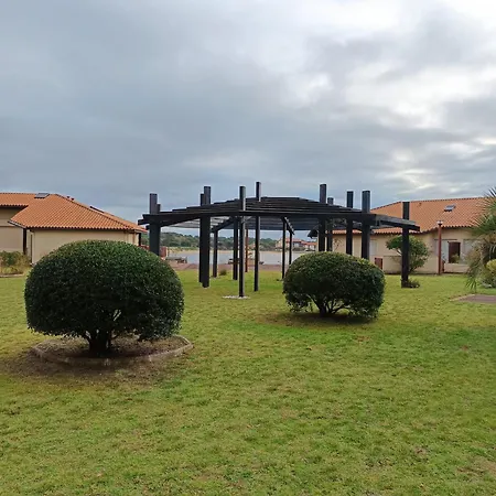 Face Au Et A Deux Pas De L'ocean